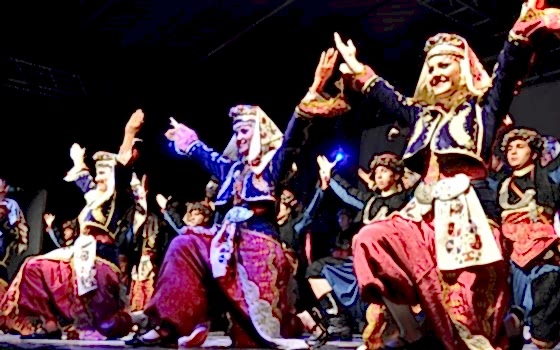 Ege denilince akla zeybek dansı gelir